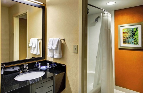 Suwanee Hotel | Discover Fairfield Inn & Suites Atlanta Suwanee with Pool