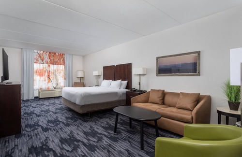 Elkin Hotel | Inviting Fairfield Inn & Suites: 9.4/10 with Pool & Spa