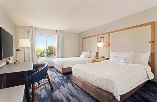 Sparks Hotel | Comfortable Fairfield Inn & Suites with Pool and Spa