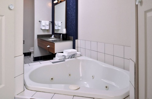 Beloit Hotel | Discover Comfort at Fairfield Inn & Suites Beloit