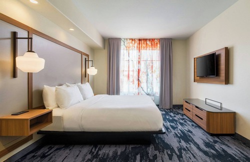 Fairfield Hotel | Inviting Fairfield Inn & Suites: Pool, Spa & Family-Friendly
