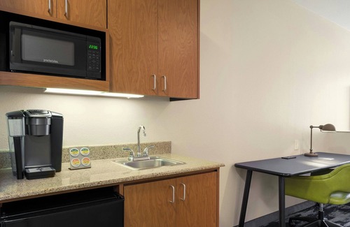 Fairfield Hotel | Inviting Fairfield Inn & Suites: Pool, Spa & Family-Friendly