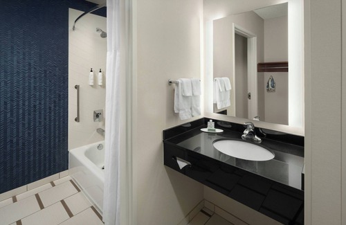 Lake Forest Hotel | Enjoy Comfort at Fairfield Inn & Suites Lake Oswego