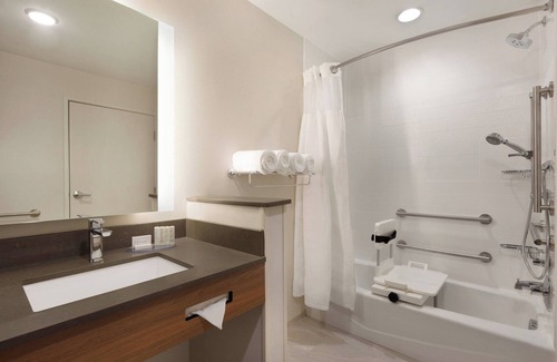 Longmont Hotel | Experience Comfort at Fairfield Inn & Suites Boulder Longmont