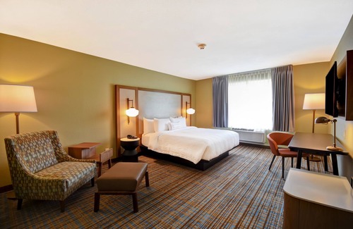 Glendale Hotel | Discover Fairfield Inn & Suites Milwaukee North - Great Amenities