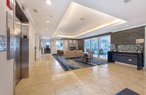 Naperville Hotel | Family-Friendly Fairfield Inn & Suites in Naperville