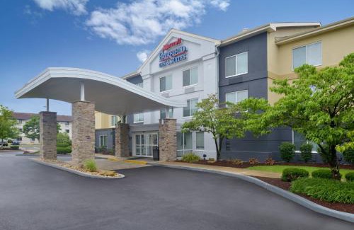 New Stanton Hotel | Pet Friendly Retreat at Fairfield Inn & Suites Pittsburgh