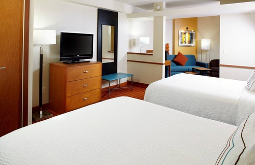 McKnight Hotel | Comfortable Fairfield Inn & Suites on Pittsburgh's Neville Island
