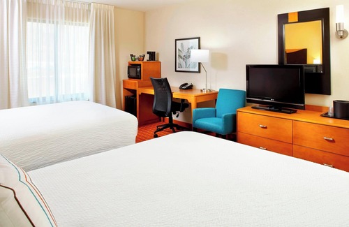 McKnight Hotel | Comfortable Fairfield Inn & Suites on Pittsburgh's Neville Island
