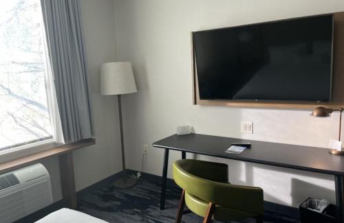 West Glens Falls Hotel | Stay at Fairfield Inn & Suites: Pool, Hot Tub & Ocean Views