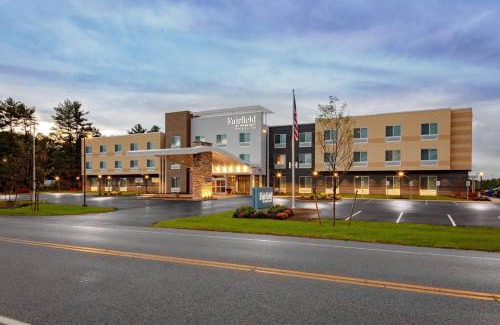 West Glens Falls Hotel | Stay at Fairfield Inn & Suites: Pool, Hot Tub & Ocean Views