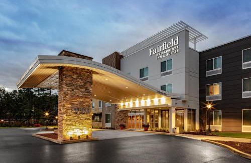 West Glens Falls Hotel | Stay at Fairfield Inn & Suites: Pool, Hot Tub & Ocean Views