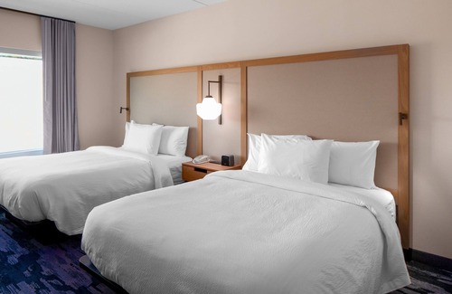 Somerset Hotel | Top-Rated Fairfield Inn & Suites with Family-Friendly Amenities