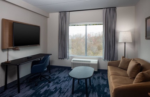 Somerset Hotel | Top-Rated Fairfield Inn & Suites with Family-Friendly Amenities