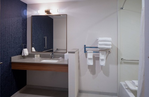 Somerset Hotel | Top-Rated Fairfield Inn & Suites with Family-Friendly Amenities