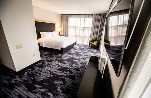 Strabane Hotel | Relaxing Retreat at Fairfield Inn & Suites Washington Casino Area
