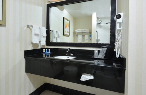 Wytheville Hotel | Top-Rated Fairfield Inn & Suites with Pool & Breakfast