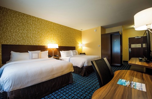Cambridge Hotel | Exceptional Fairfield Inn & Suites Cambridge with Pool & Spa