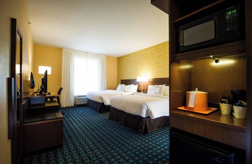 Cambridge Hotel | Exceptional Fairfield Inn & Suites Cambridge with Pool & Spa