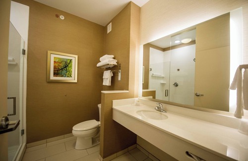 Cambridge Hotel | Exceptional Fairfield Inn & Suites Cambridge with Pool & Spa