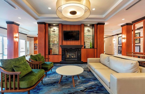 Columbus Hotel | Discover Fairfield Inn & Suites Columbus with Pool & Dining