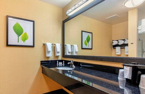 Columbus Hotel | Discover Fairfield Inn & Suites Columbus with Pool & Dining