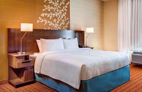 Urbandale Hotel | Guest Rated: Fairfield Inn & Suites in Des Moines Urbandale