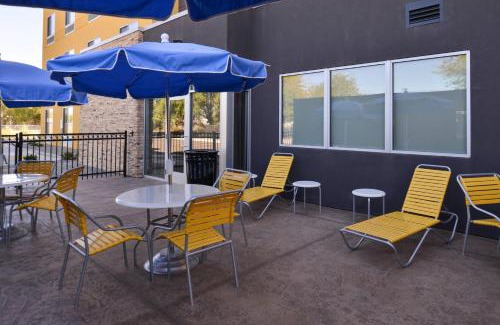 Farmington Hotel | Relax at Fairfield Inn & Suites Farmington with Pool Access