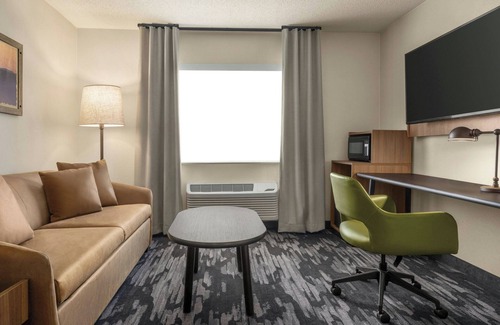 Findlay Hotel | Discover Fairfield Inn & Suites Findlay with Pool & Breakfast