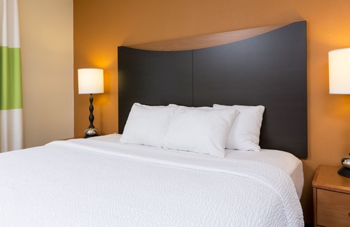 Joliet Hotel | Discover Fairfield Inn & Suites Joliet North with Pool Access