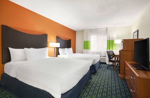 Joliet Hotel | Discover Fairfield Inn & Suites Joliet North with Pool Access
