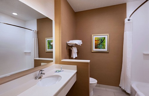 Highlands Hotel | Discover Comfort at Fairfield Inn & Suites Lincoln Airport