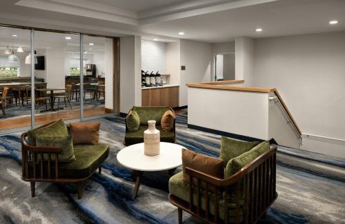 Lake Forest Hotel | Top-Rated Fairfield Inn & Suites Portland South Awaits You