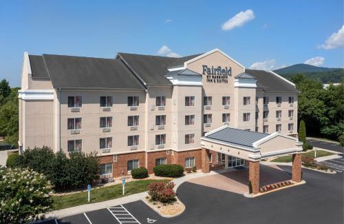 Hollins Hotel | Pet-Friendly Fairfield Inn & Suites with Pool in Roanoke