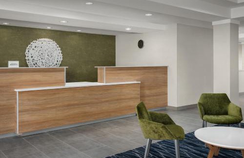 Hollins Hotel | Pet-Friendly Fairfield Inn & Suites with Pool in Roanoke