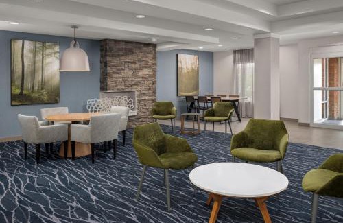 Hollins Hotel | Pet-Friendly Fairfield Inn & Suites with Pool in Roanoke