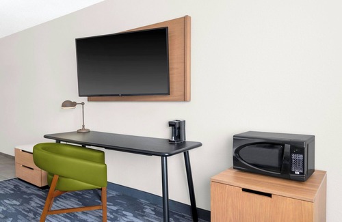 Saginaw Hotel | Discover Fairfield Inn & Suites Saginaw: Great Amenities Await