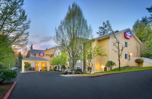 Bridle Trails Hotel | Discover Fairfield Inn & Suites Seattle Bellevue/Redmond