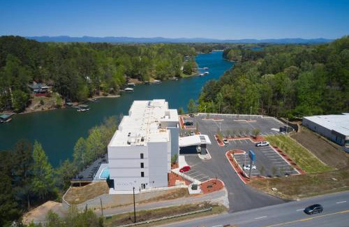 Normandy Shores Hotel | Top-Rated Fairfield Inn & Suites Near Clemson University