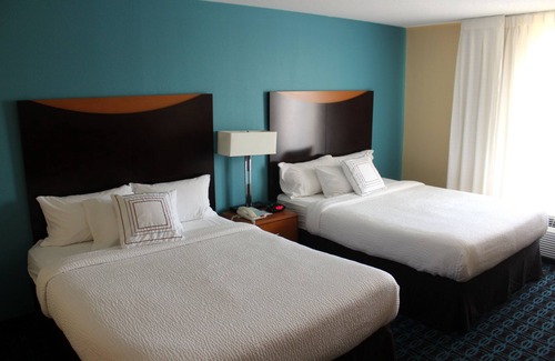 Seymour Hotel | Discover Fairfield Inn & Suites Seymour with Pool & Dining