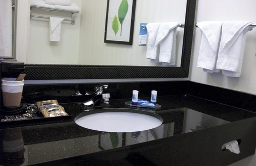 Seymour Hotel | Discover Fairfield Inn & Suites Seymour with Pool & Dining