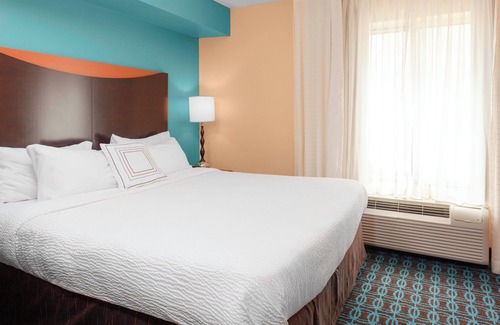 Seymour Hotel | Discover Fairfield Inn & Suites Seymour with Pool & Dining