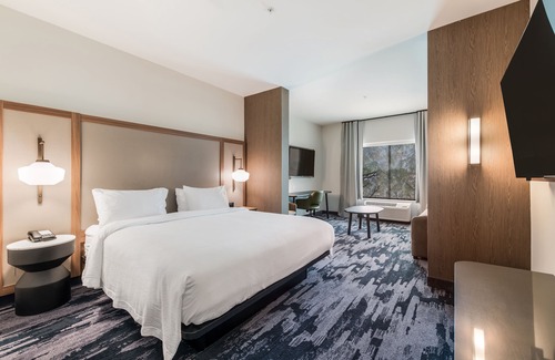 Hillvale Hotel | Ideal Stay at Fairfield Inn & Suites Knoxville Clinton
