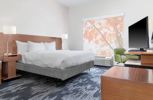 Martinsburg Hotel | Comfortable Fairfield Inn & Suites with Pool & Breakfast