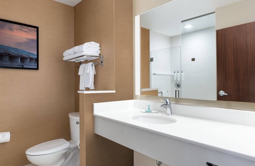 Martinsburg Hotel | Comfortable Fairfield Inn & Suites with Pool & Breakfast