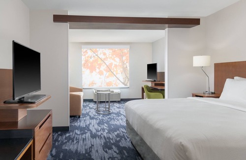Martinsburg Hotel | Comfortable Fairfield Inn & Suites with Pool & Breakfast
