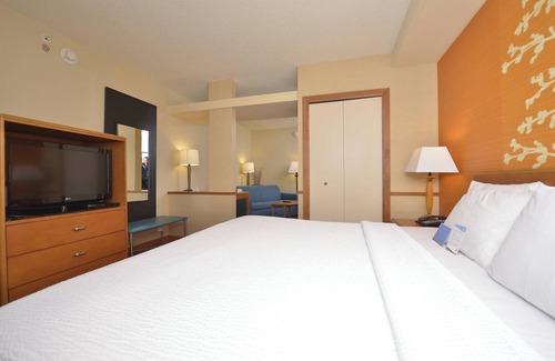 Williamsport Hotel | Excellent Fairfield Inn & Suites: Pool, Dining & More