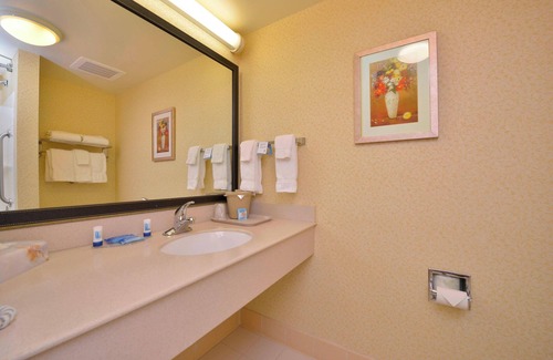 Williamsport Hotel | Excellent Fairfield Inn & Suites: Pool, Dining & More