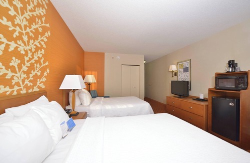 Williamsport Hotel | Excellent Fairfield Inn & Suites: Pool, Dining & More