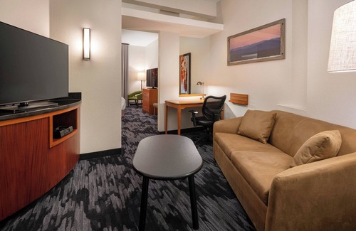 Tulare Hotel | Highly Rated Fairfield Inn & Suites Visalia with Pool